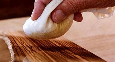 چگونه وسایل چوبی را براق و تمیز کنیم؟